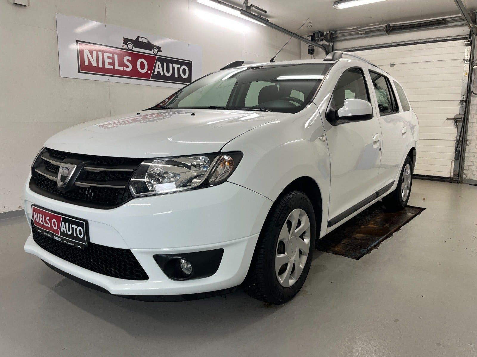 Hvid Dacia Logan fra 2016
