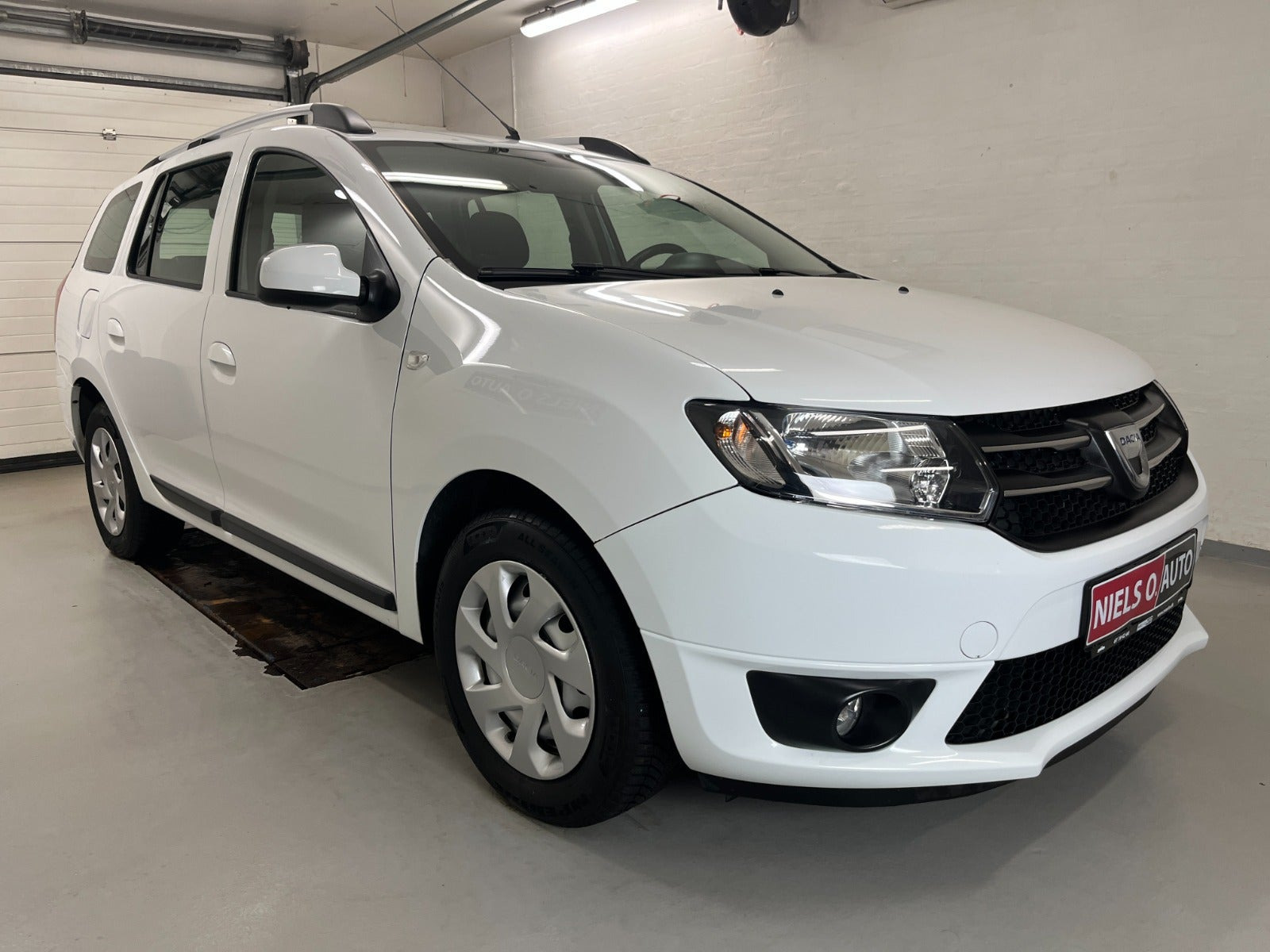 Hvid Dacia Logan fra 2016