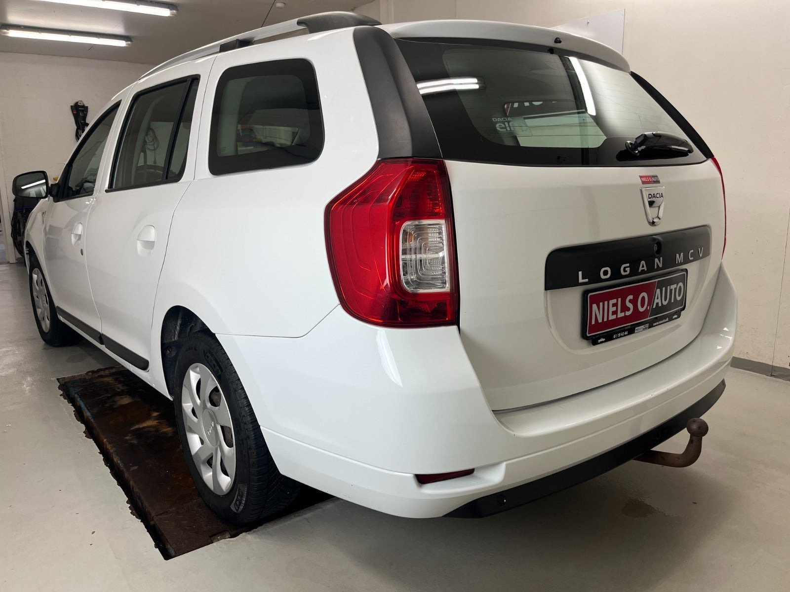 Hvid Dacia Logan fra 2016
