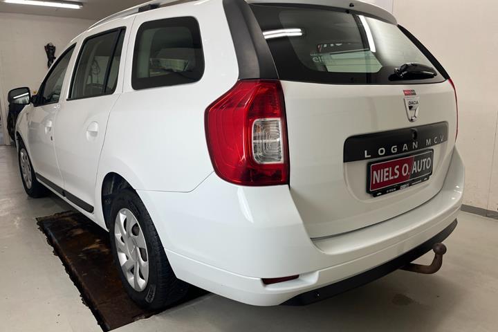 Hvid Dacia Logan fra 2016