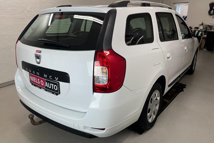 Hvid Dacia Logan fra 2016