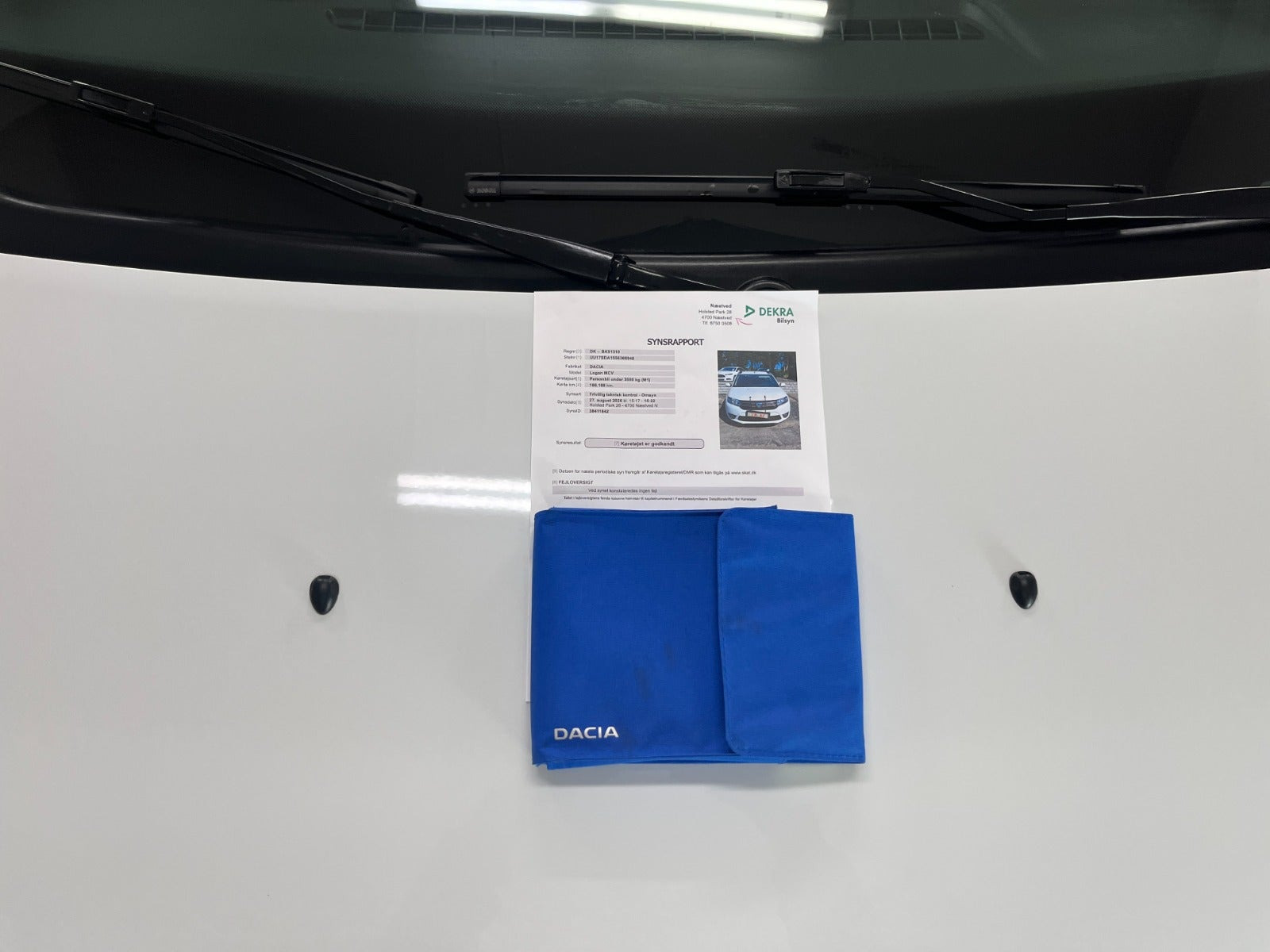 Hvid Dacia Logan fra 2016
