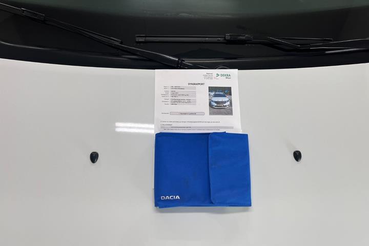 Hvid Dacia Logan fra 2016