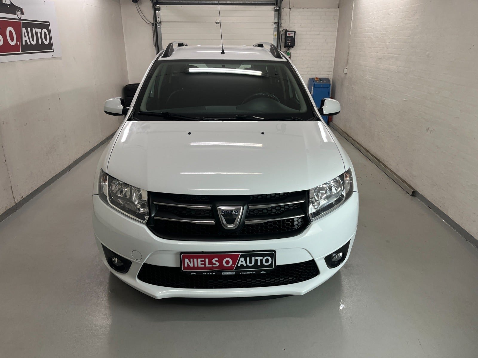 Hvid Dacia Logan fra 2016