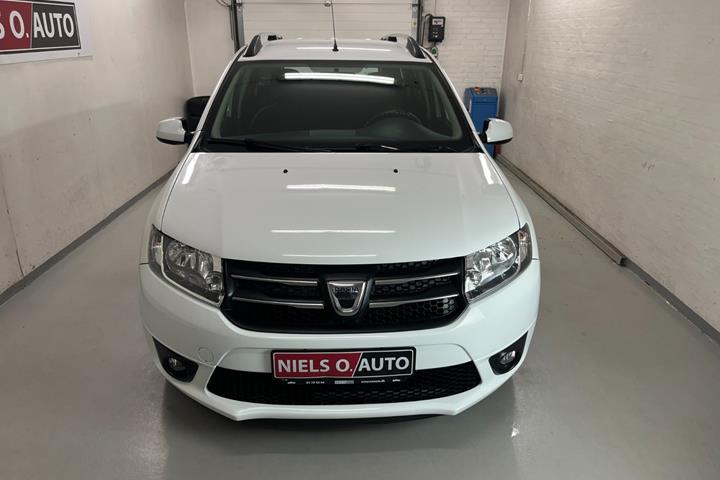 Hvid Dacia Logan fra 2016