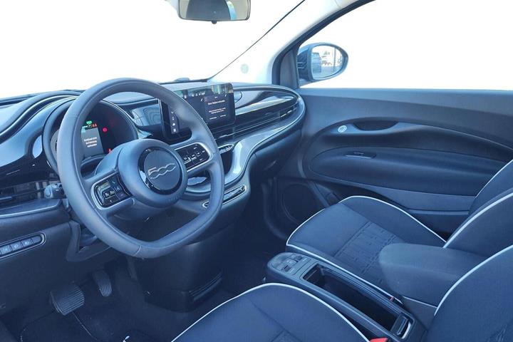 Sort Fiat 500e fra 2024