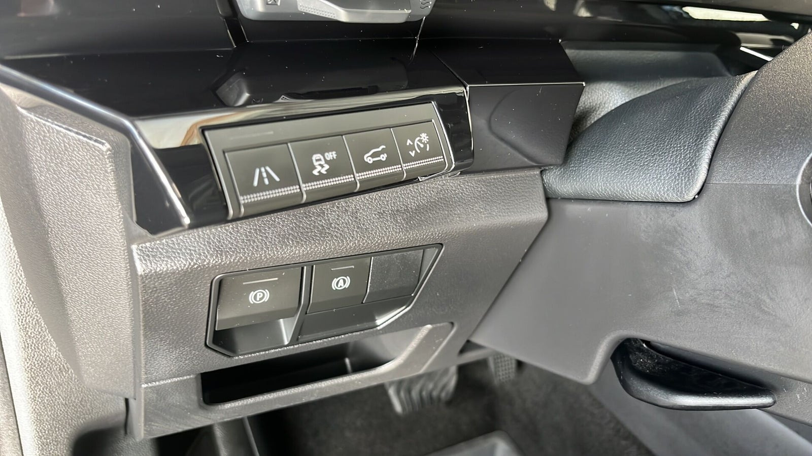 Sort Renault Austral fra 2024 set indefra