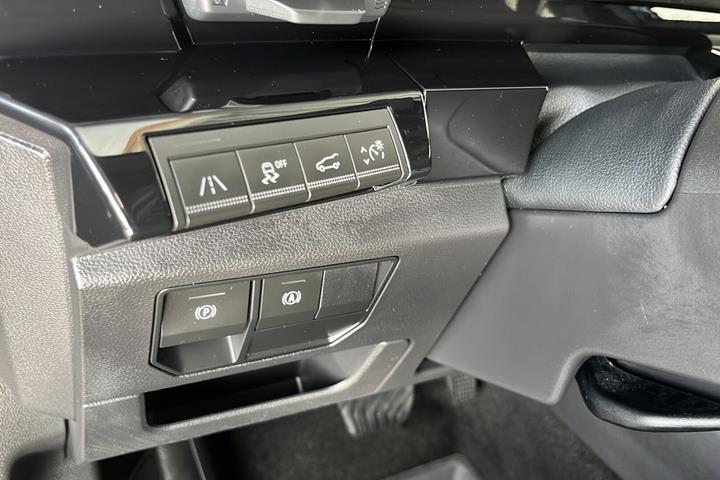 Sort Renault Austral fra 2024 set indefra