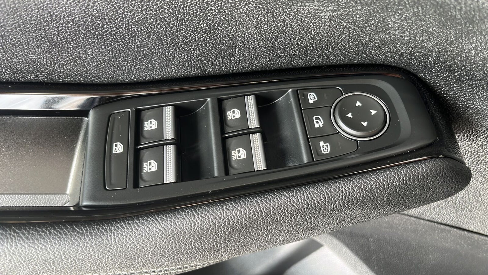 Sort Renault Austral fra 2024 set indefra
