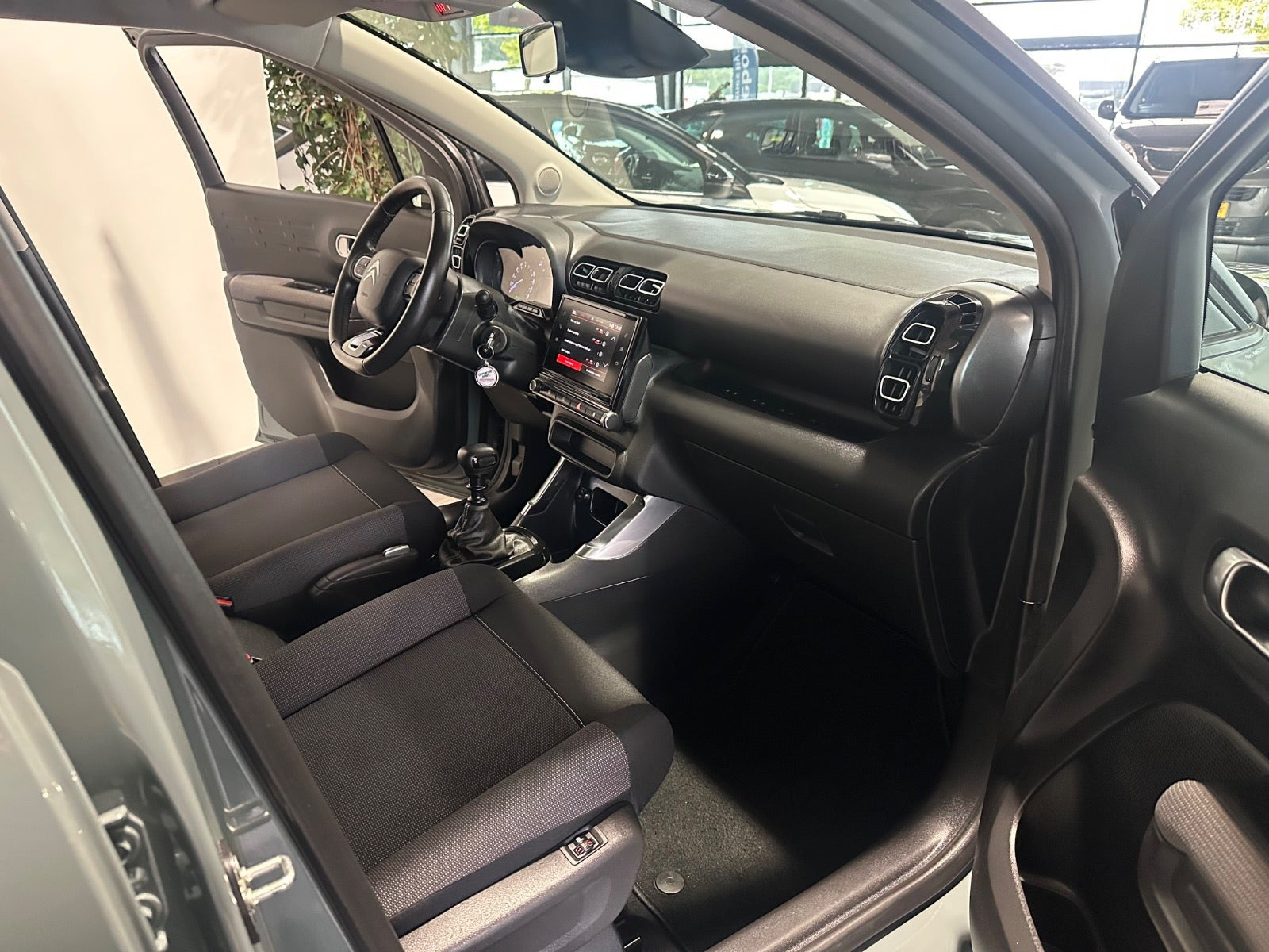 Grå Citroën C3 Aircross fra 2023