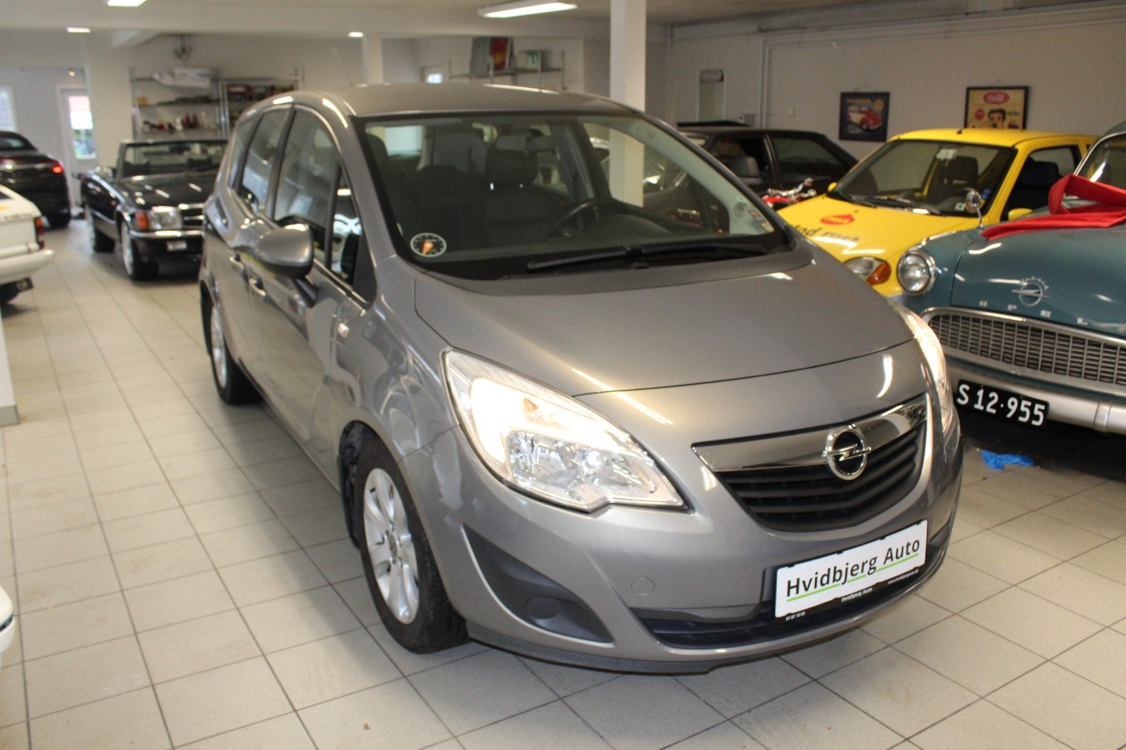 Orange Opel Meriva fra 2012