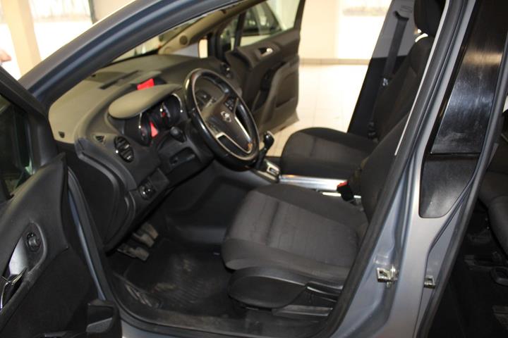 Orange Opel Meriva fra 2012