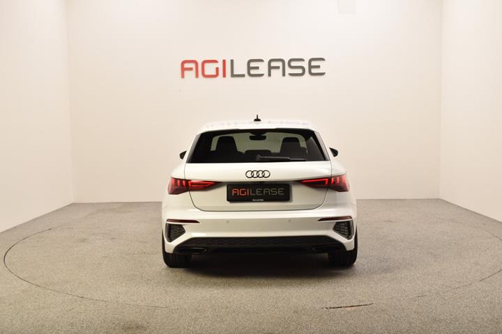 Hvid Audi A3 fra 2021