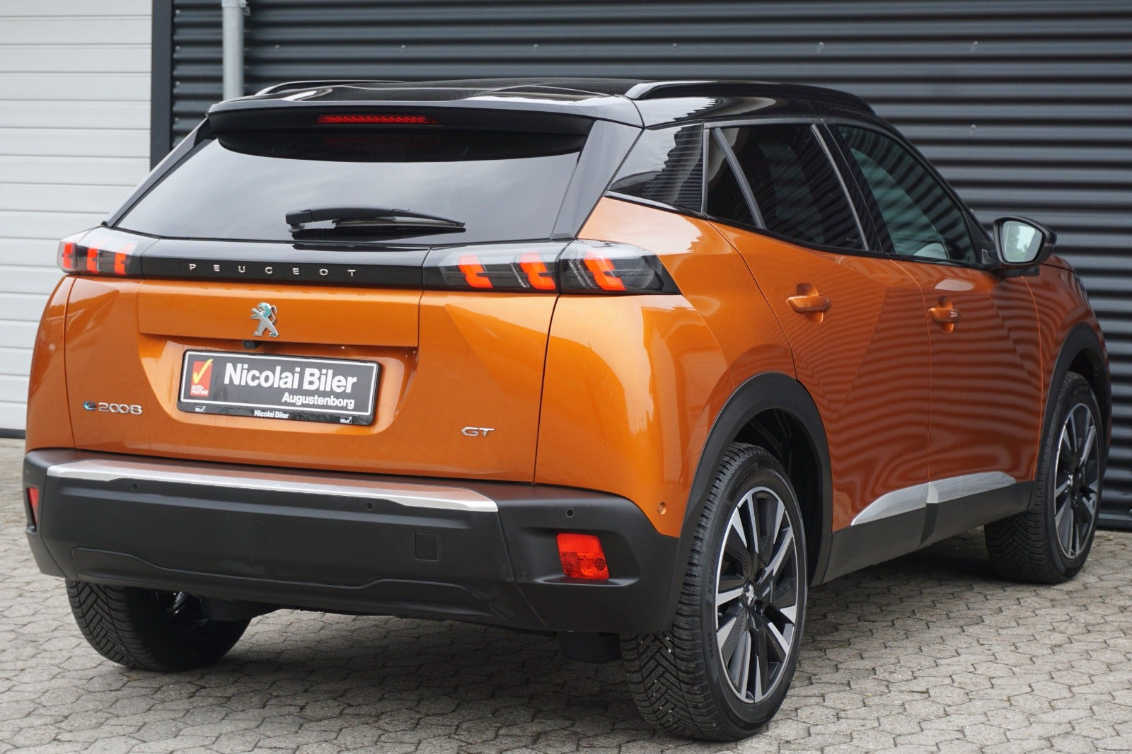 Orange Peugeot e-2008 fra 2021