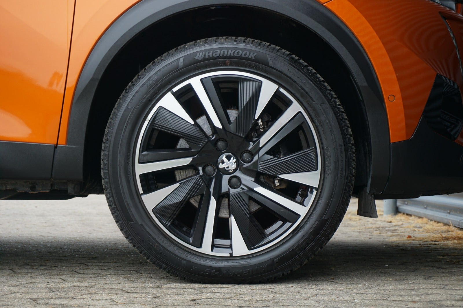 Orange Peugeot e-2008 fra 2021
