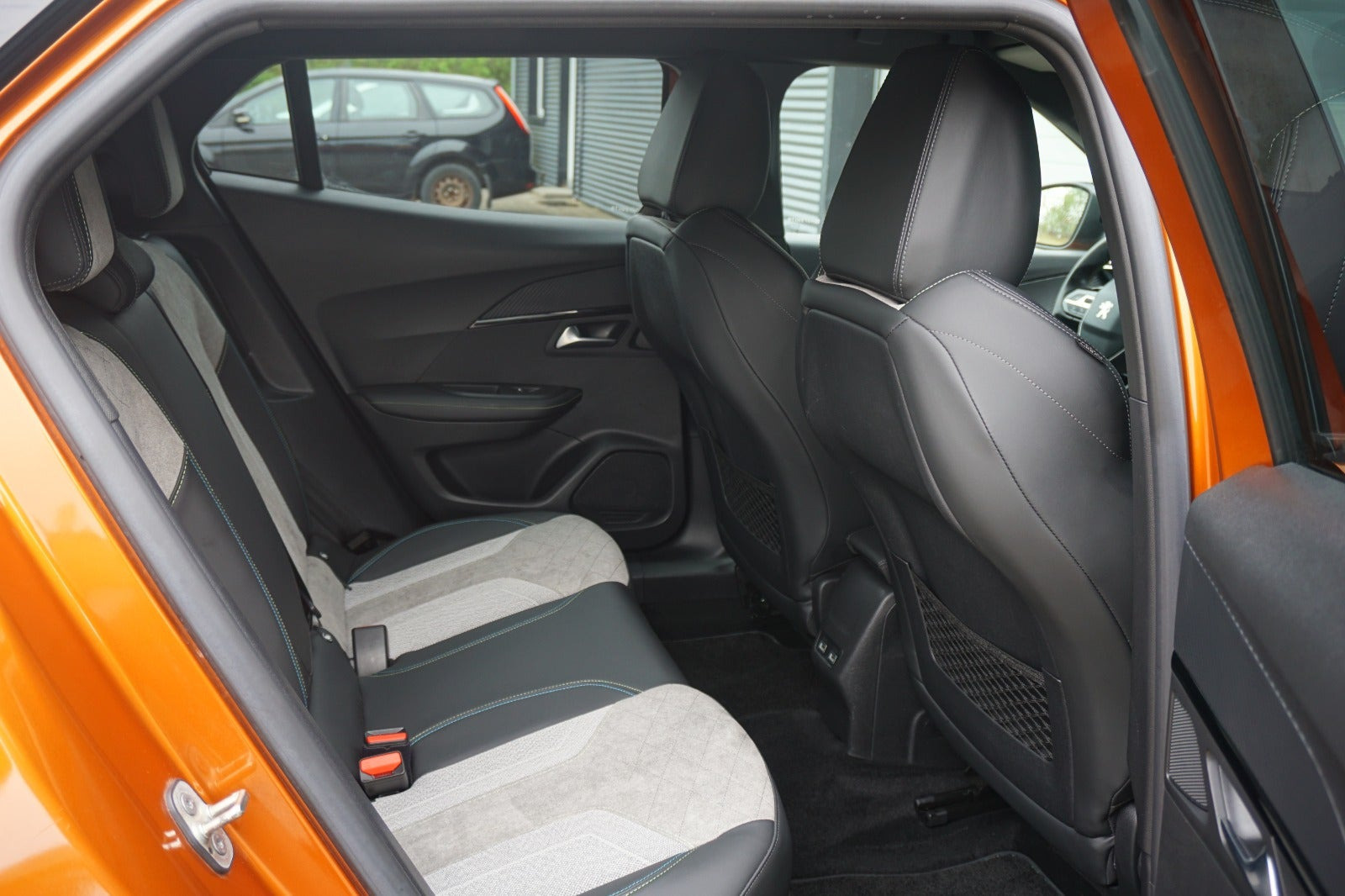Orange Peugeot e-2008 fra 2021