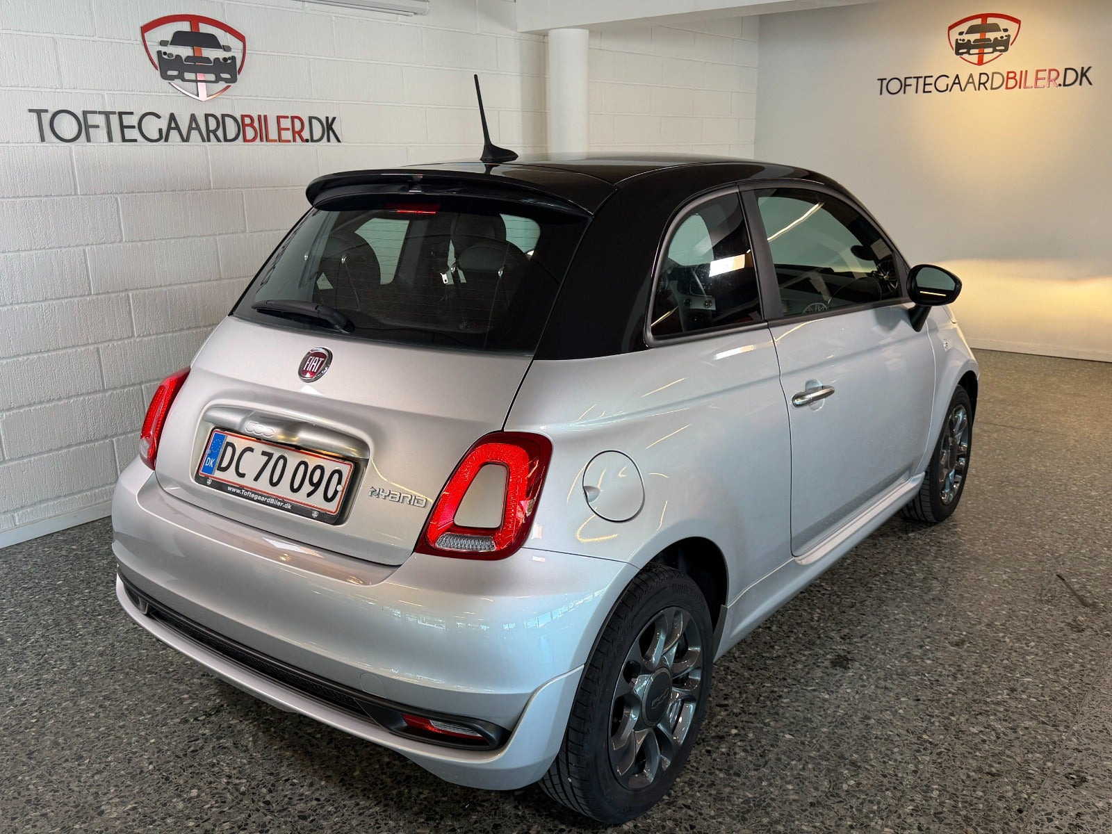 Grå Fiat 500 fra 2021