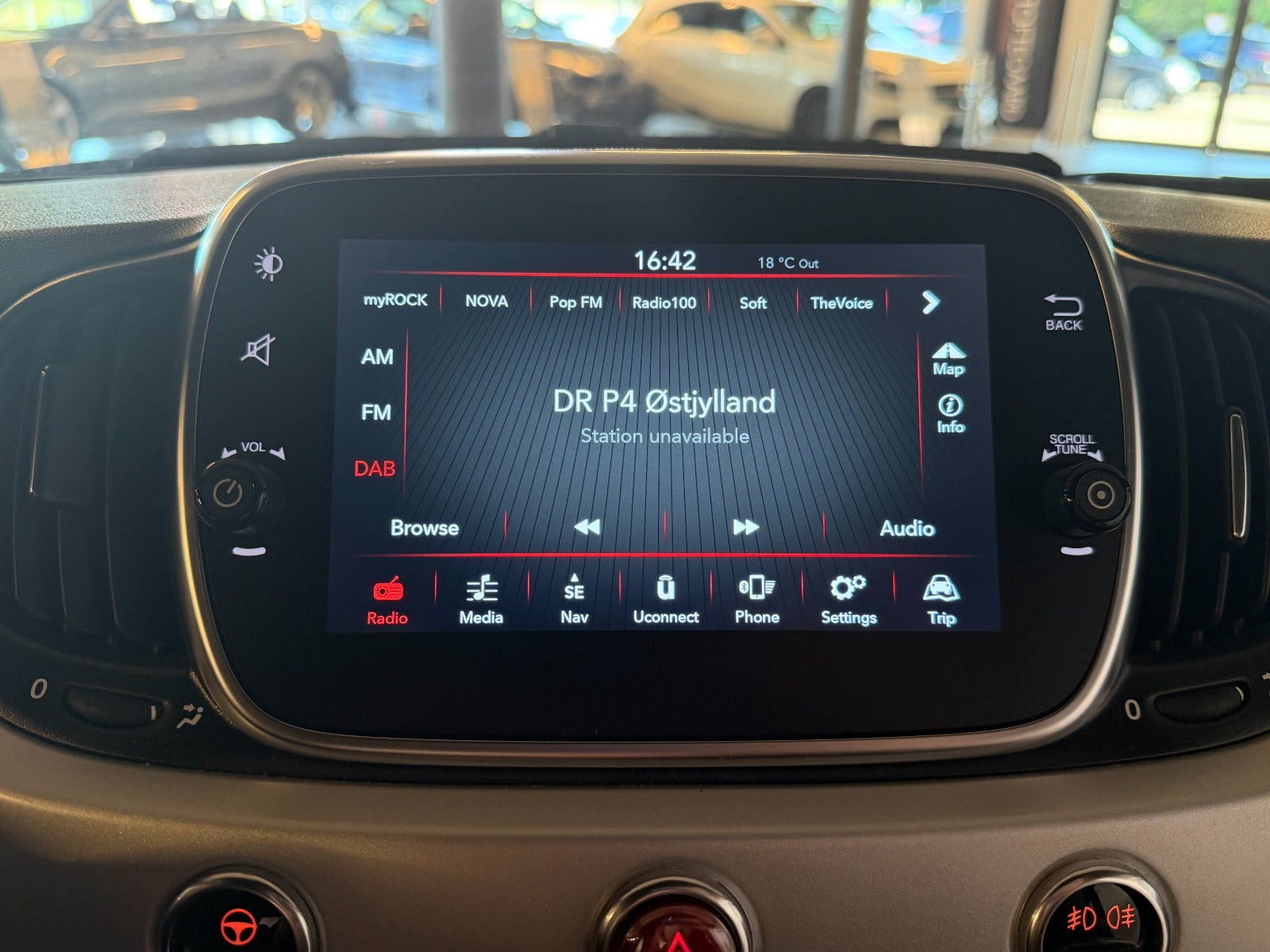 Grå Fiat 500 fra 2021