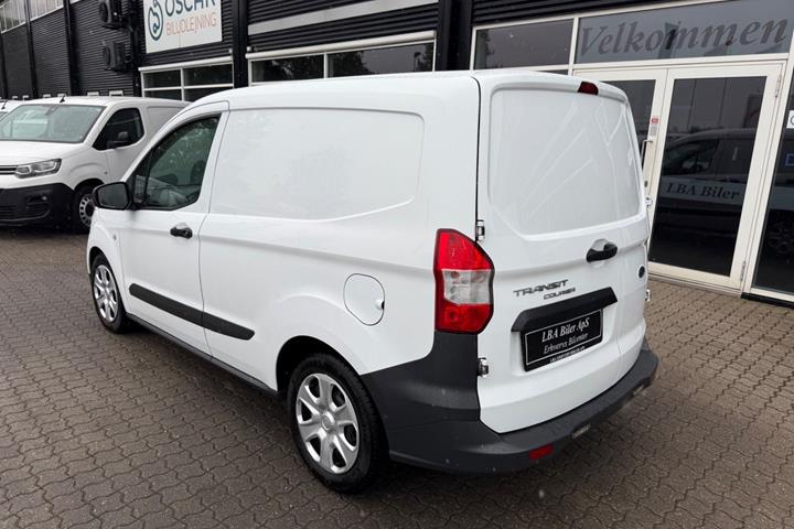 Hvid Ford Transit Courier fra 2021