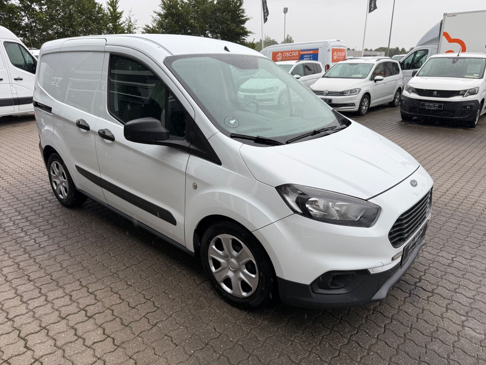 Hvid Ford Transit Courier fra 2021