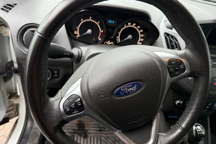 Hvid Ford Transit Courier fra 2021