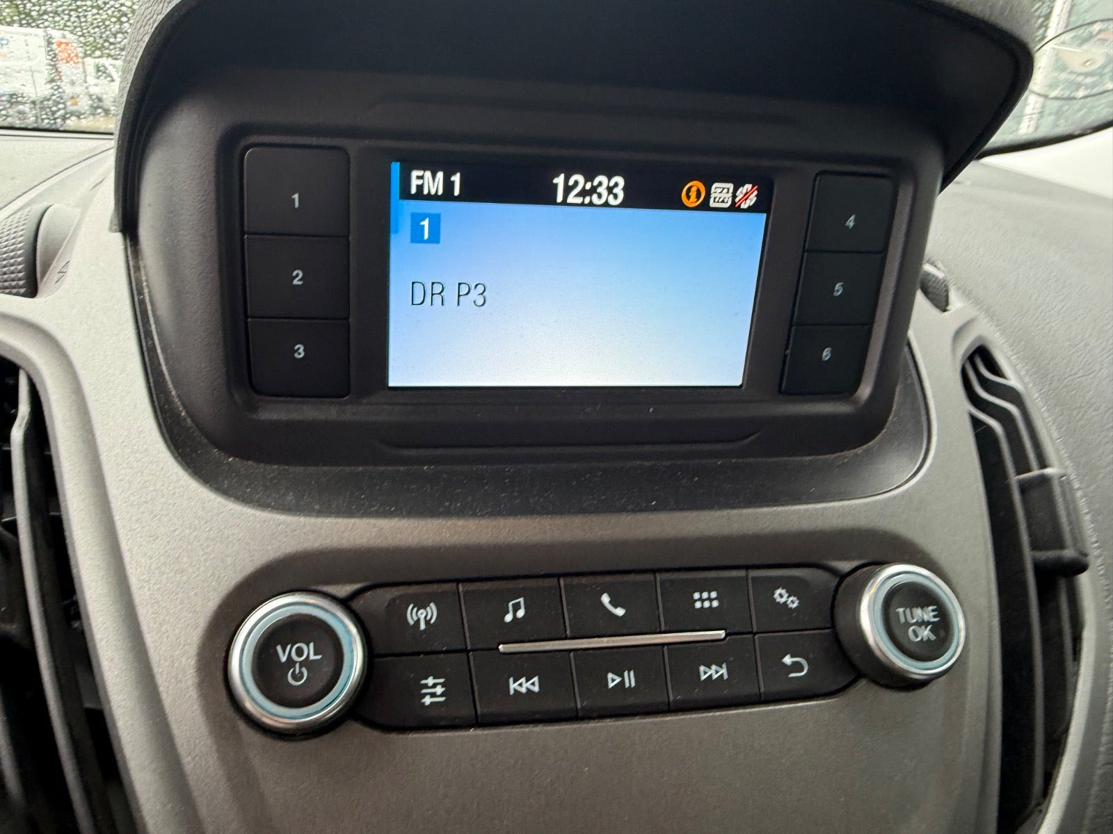 Hvid Ford Transit Courier fra 2021