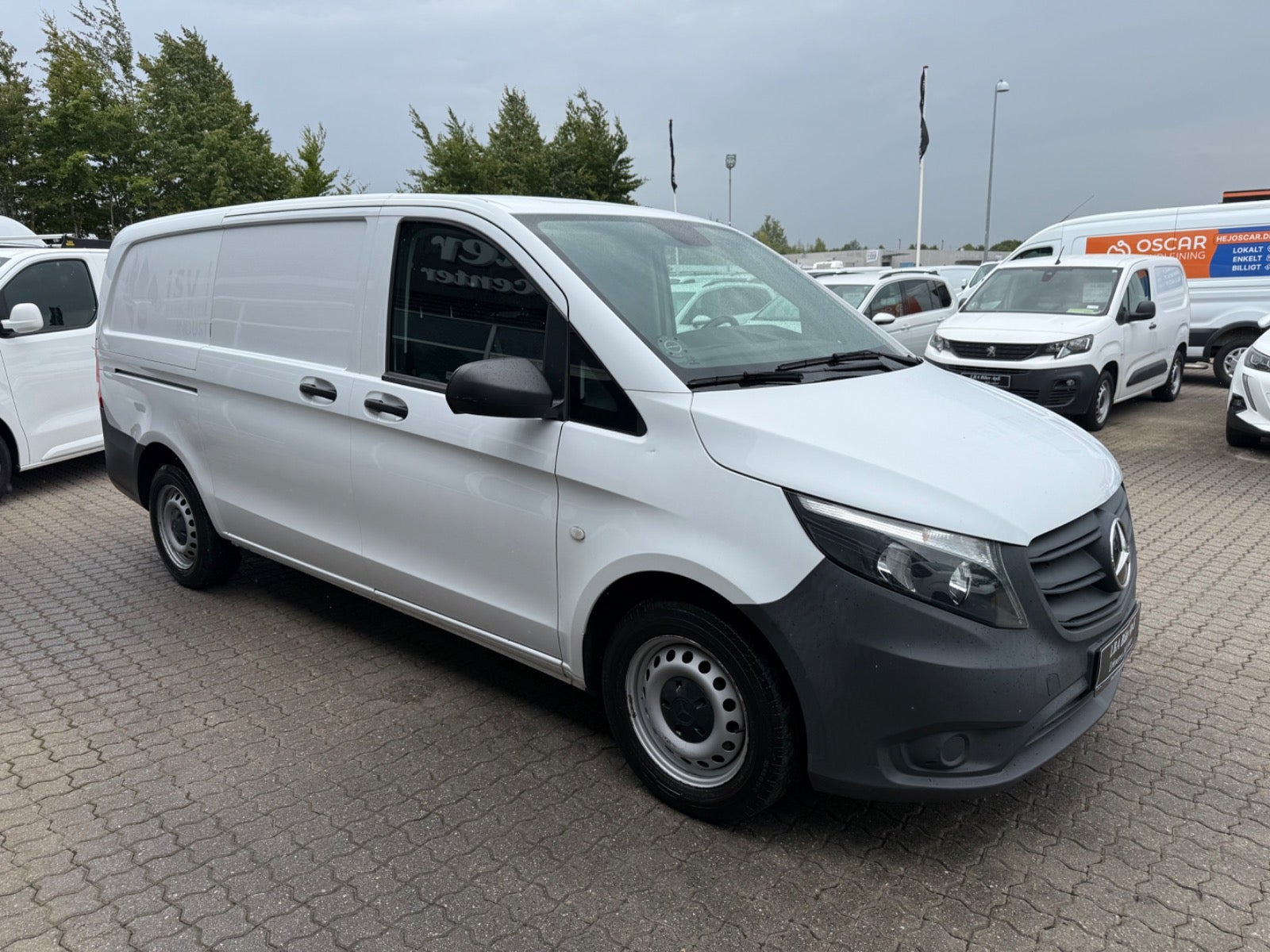 Hvid Mercedes Vito 114 fra 2022