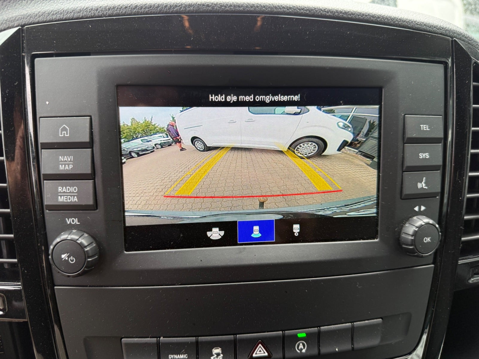 Hvid Mercedes Vito 114 fra 2022