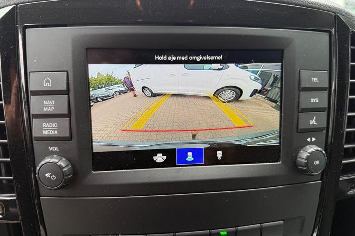 Hvid Mercedes Vito 114 fra 2022