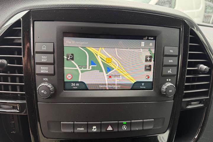 Hvid Mercedes Vito 114 fra 2022