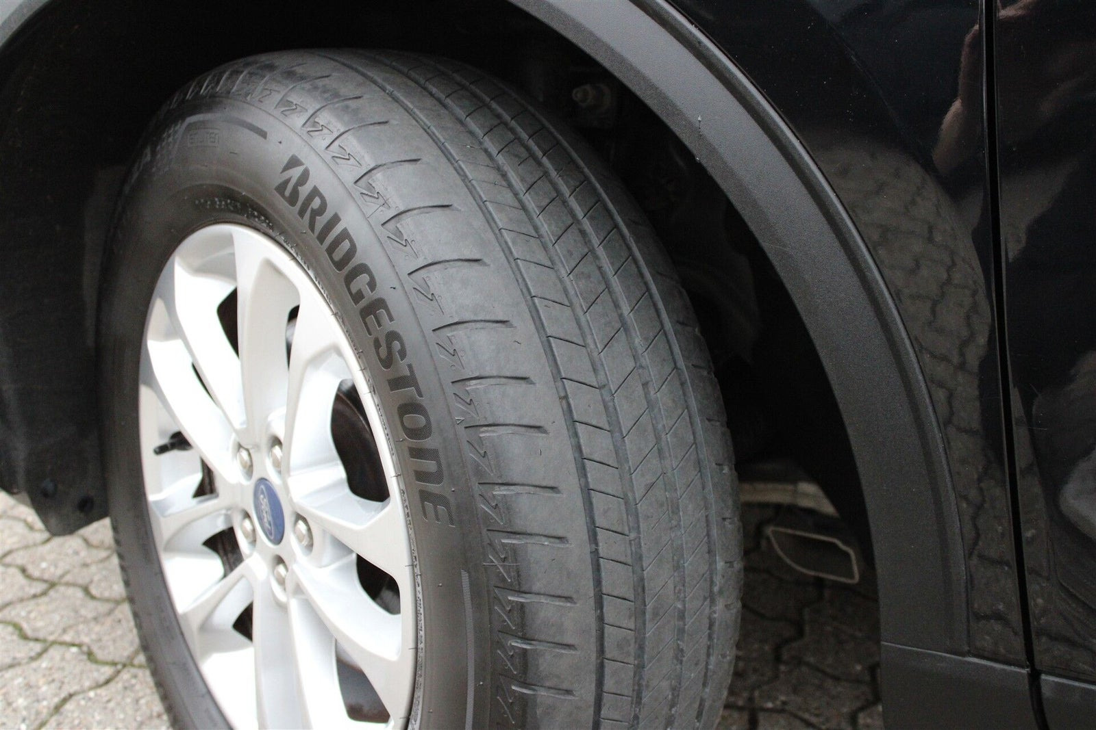 Sort Ford Kuga fra 2023