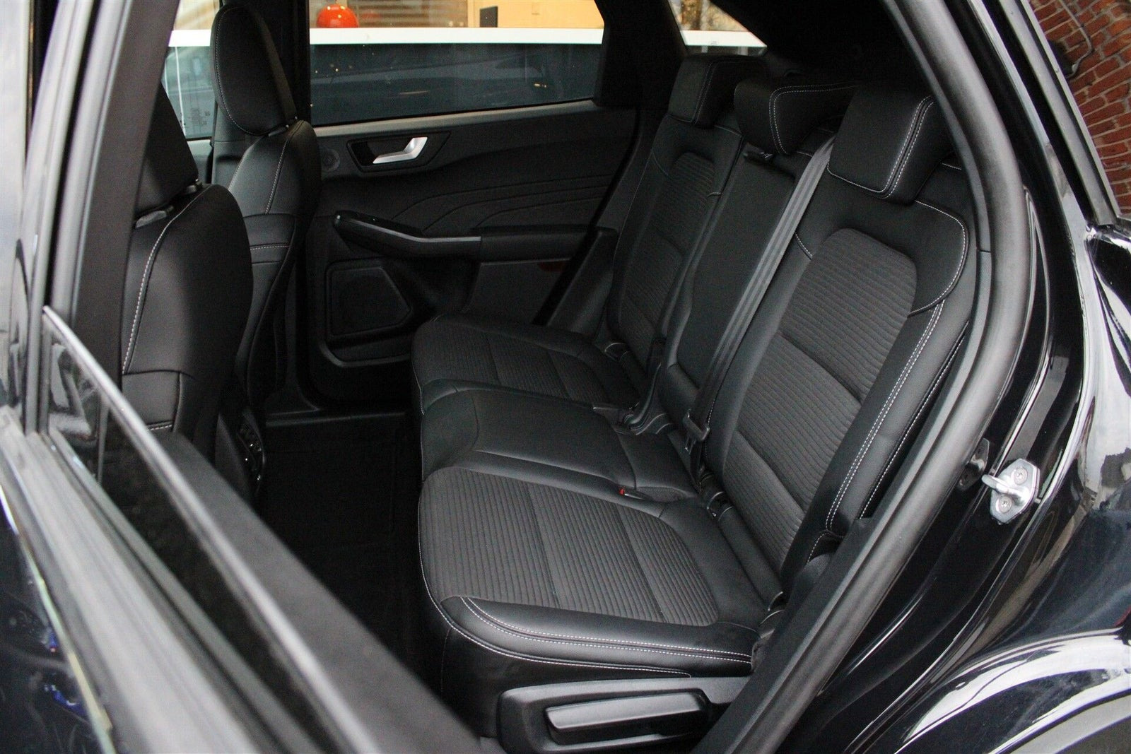 Sort Ford Kuga fra 2023