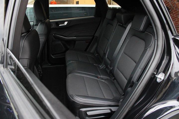 Sort Ford Kuga fra 2023