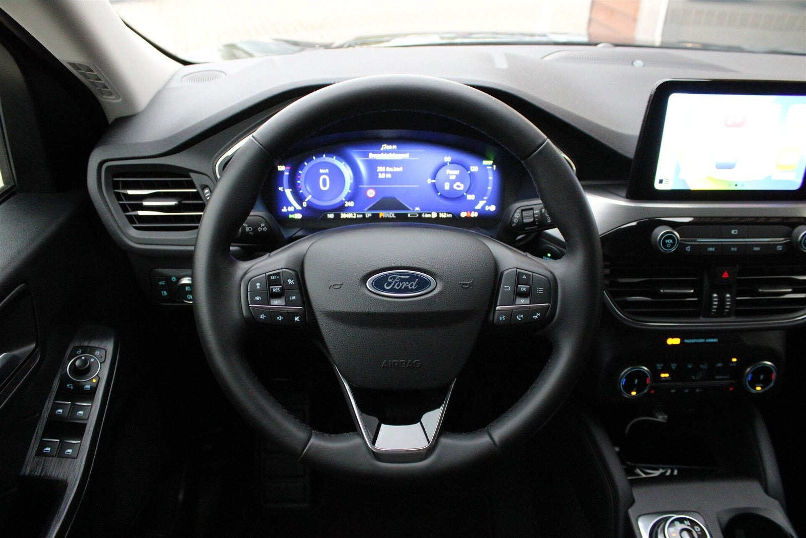 Sort Ford Kuga fra 2023