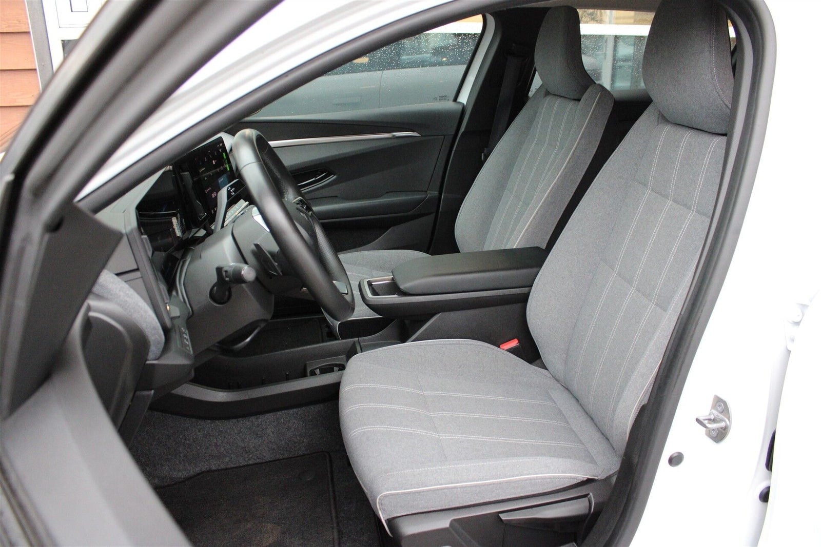Hvid Renault Megane E-Tech fra 2024