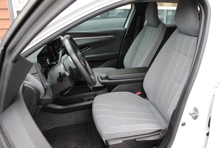 Hvid Renault Megane E-Tech fra 2024