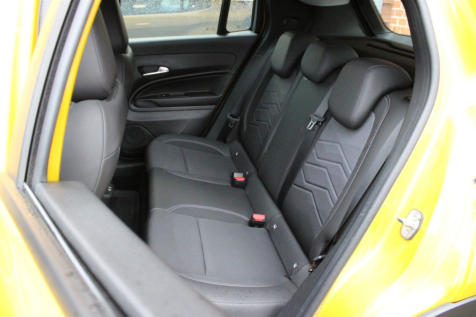 Gul Jeep Avenger fra 2024
