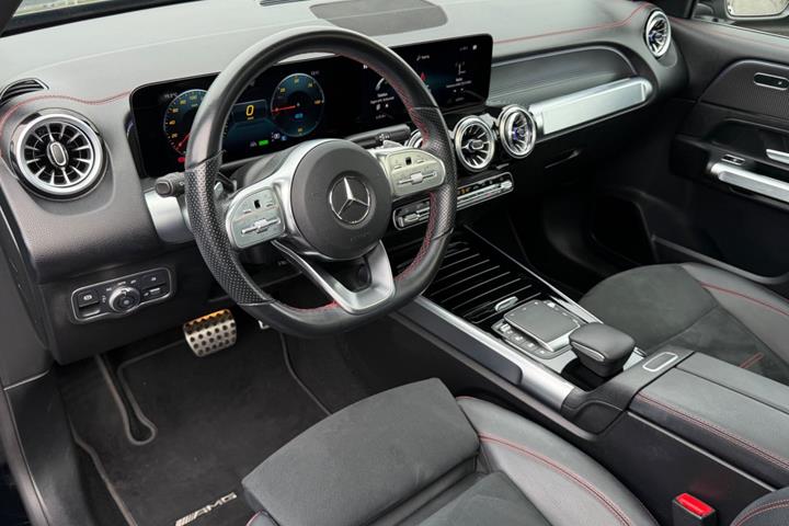 Sort Mercedes EQB250 fra 2023