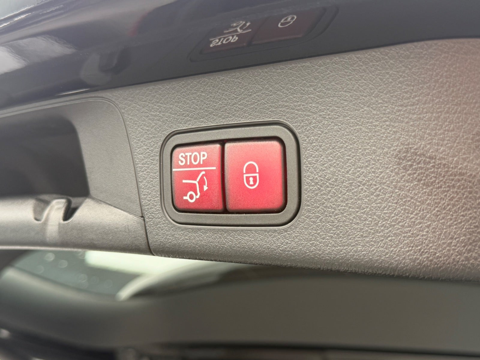 Sort Mercedes EQB250 fra 2023
