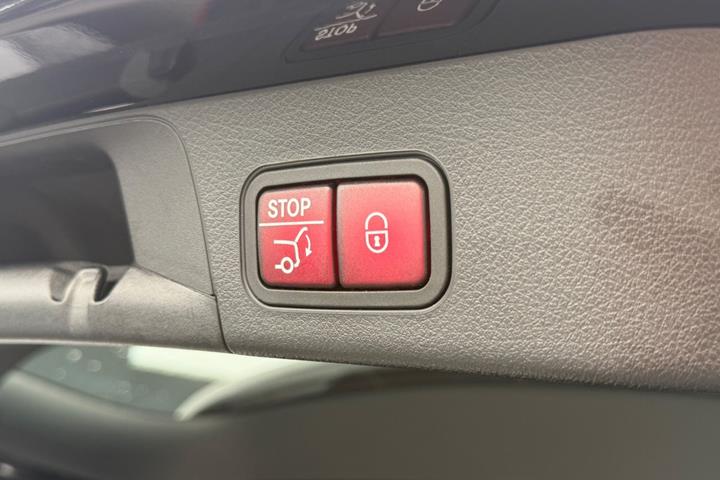 Sort Mercedes EQB250 fra 2023