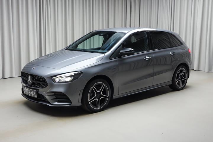 Grå Mercedes B250 e fra 2021