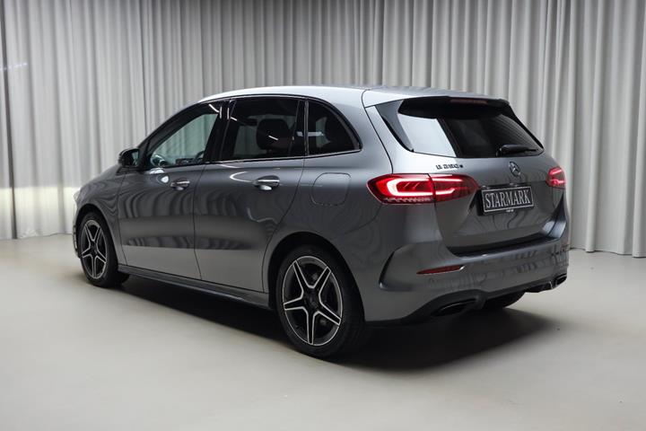 Grå Mercedes B250 e fra 2021