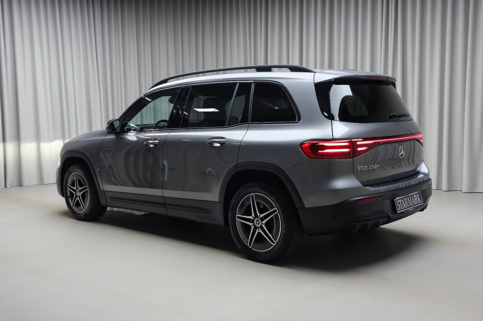 Grå Mercedes EQB250+ fra 2026