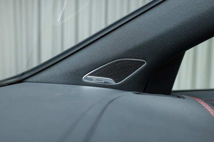 Hvid Mercedes EQA350 fra 2026