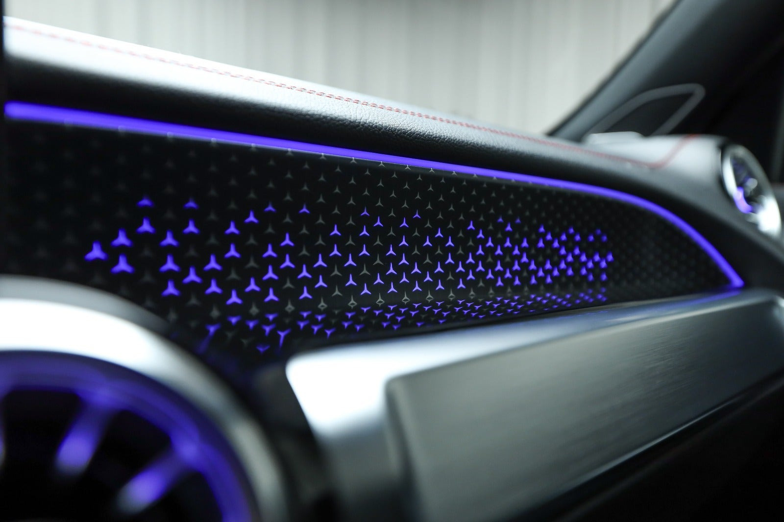 Sølv Mercedes EQB250+ fra 2026