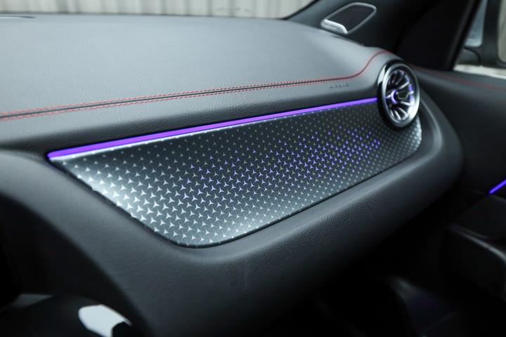 Sølv Mercedes EQA250+ fra 2026