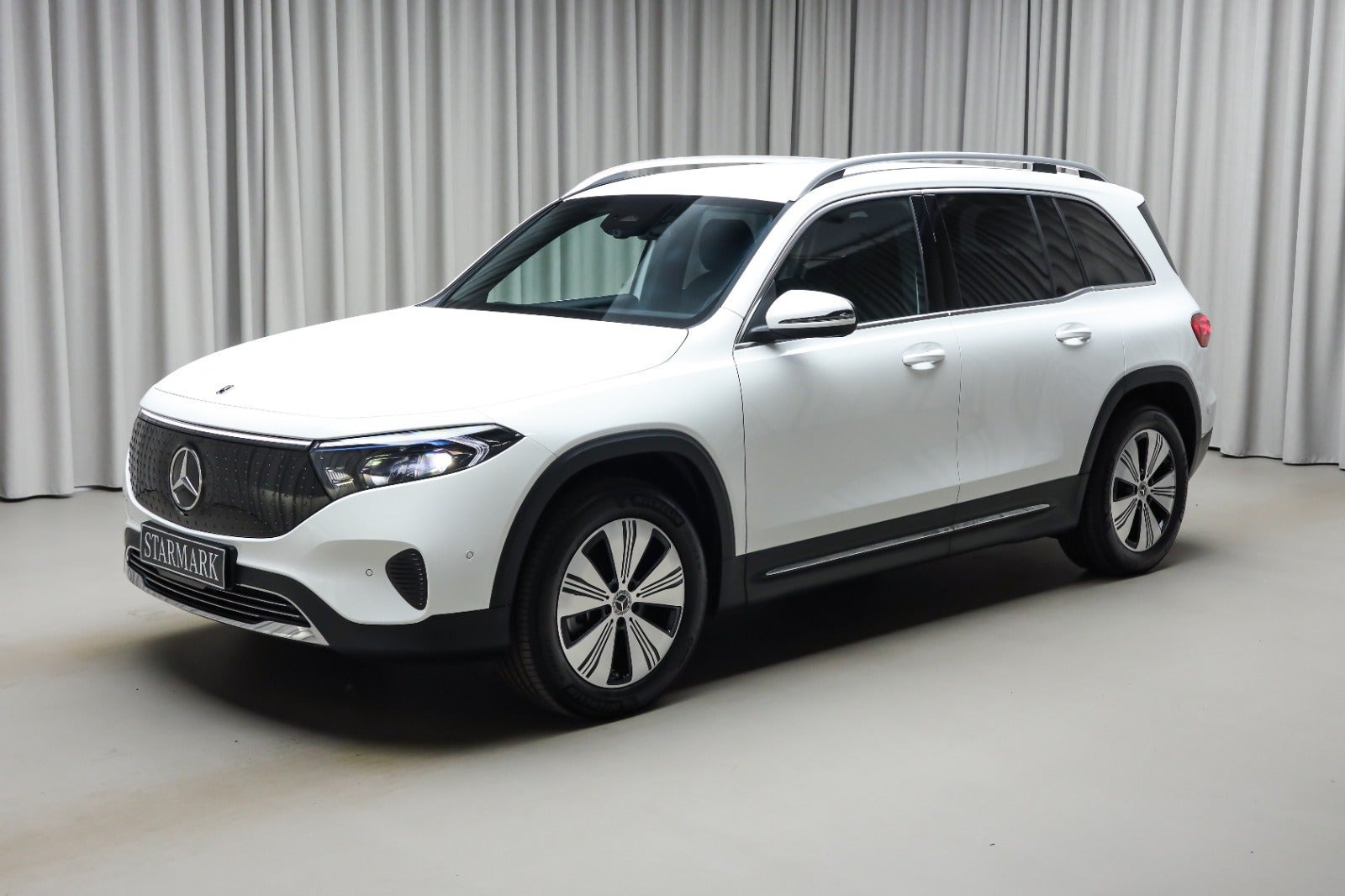 Hvid Mercedes EQB250+ fra 2026
