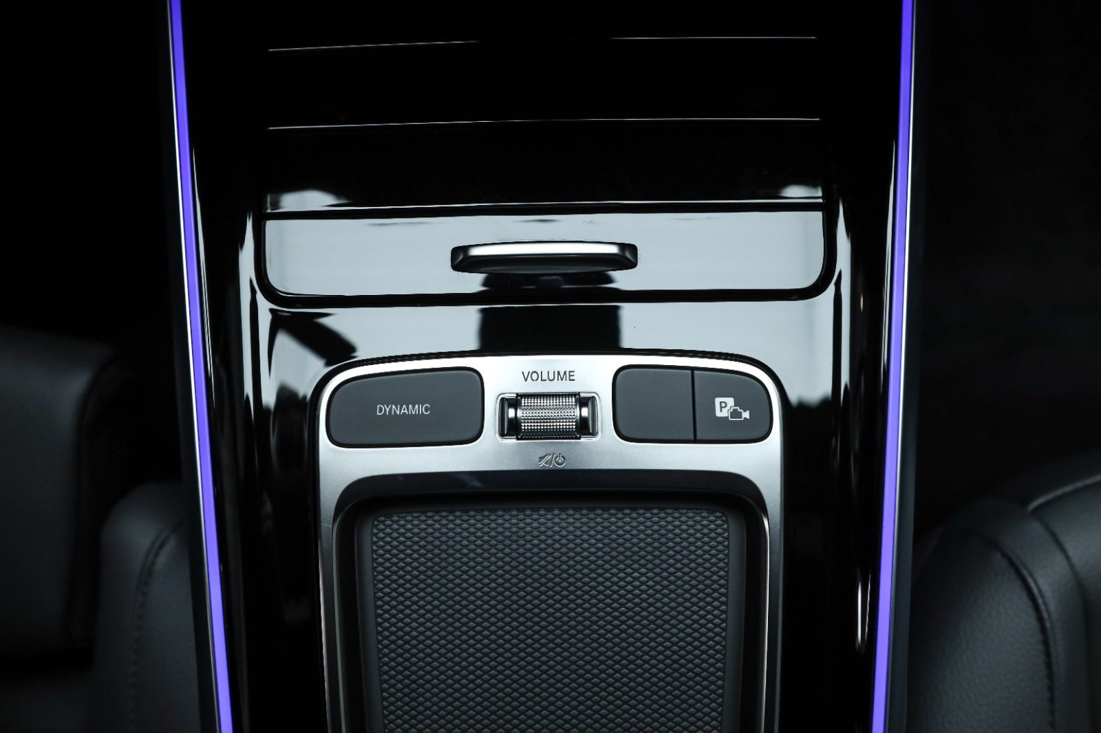 Hvid Mercedes EQB250+ fra 2026