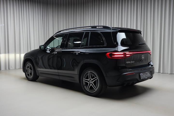 Sort Mercedes EQB250+ fra 2026