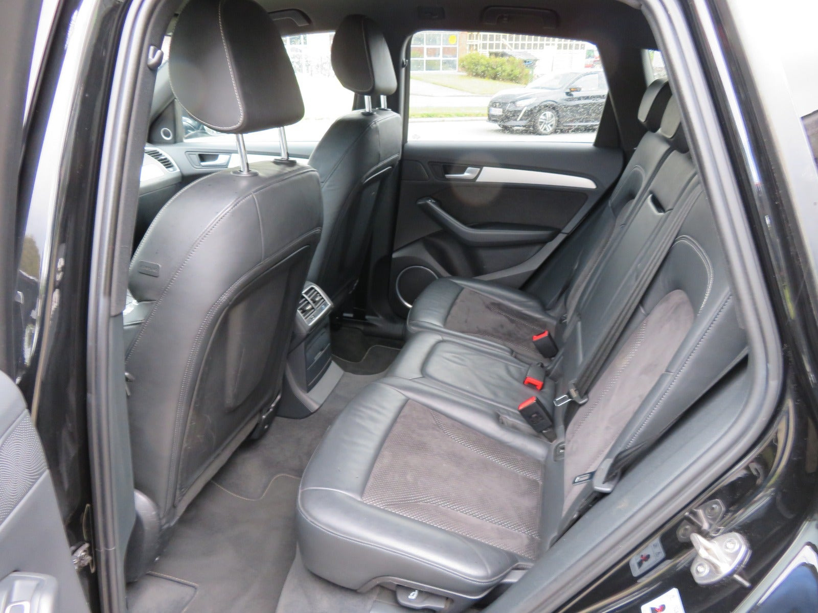 Sort Audi Q5 fra 2016